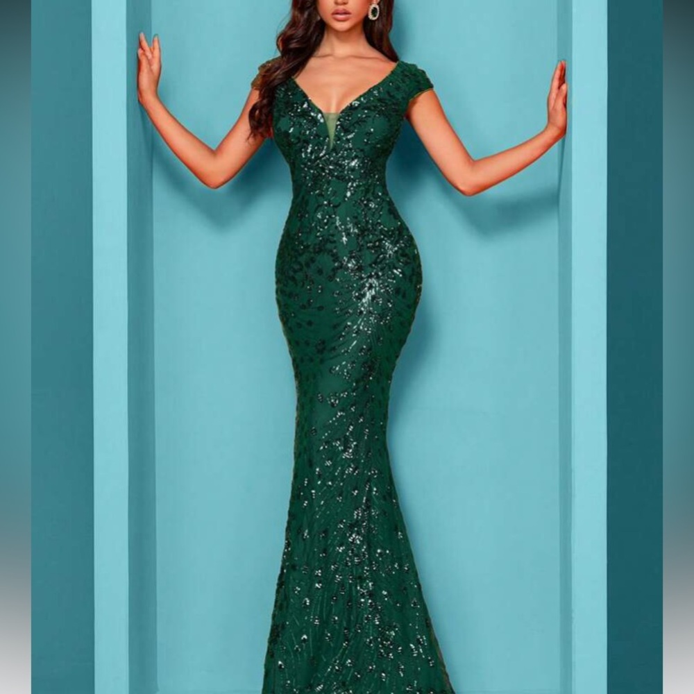 Elegant Green Sequin Evening Gown
